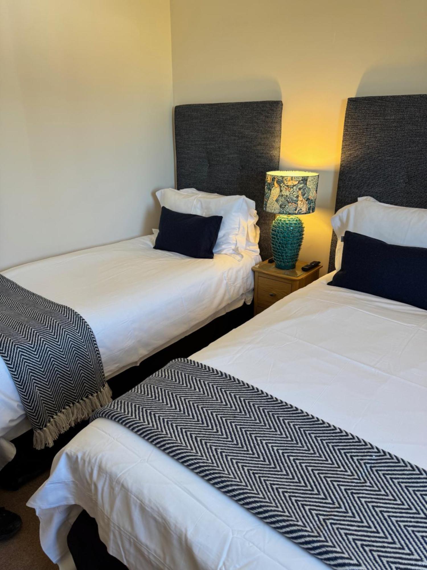 Aaron Glen Guest House Loanhead Buitenkant foto